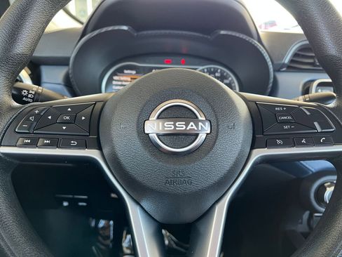 Used 2025 Nissan Versa SV image 29