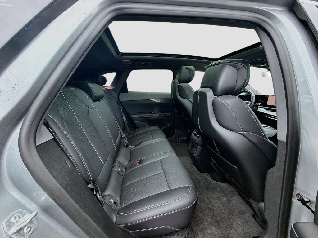 Certified 2025 Cadillac Optiq Luxury 2 AWD/4WD image 29