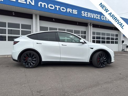 Used 2022 Tesla Model Y Performance image 8