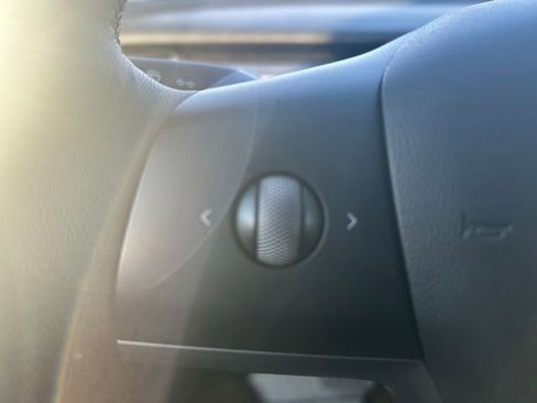 Used 2022 Tesla Model Y Performance AWD/4WD image 26