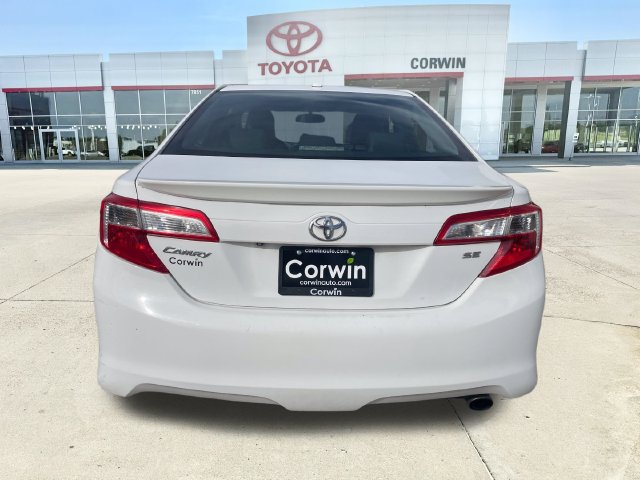 Used 2013 Toyota Camry SE w/ Leather Pkg FWD image 4