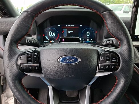 Used 2025 Ford Explorer ST-Line AWD/4WD image 21