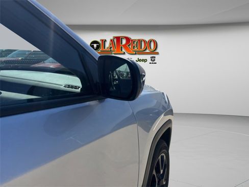 New 2026 Jeep Compass Latitude image 10