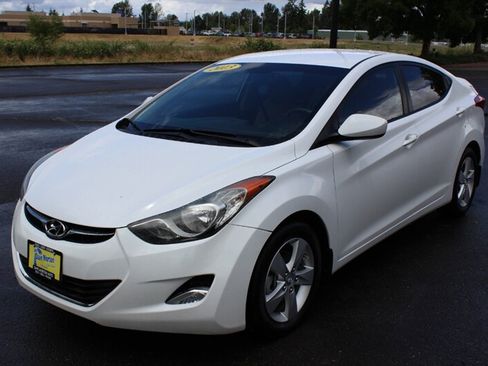 Used 2013 Hyundai Elantra GLS w/ Preferred Pkg FWD image 2