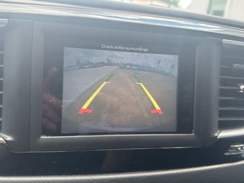 Used 2018 Chrysler Pacifica Touring Plus w/ Tire & Wheel Group FWD image 17