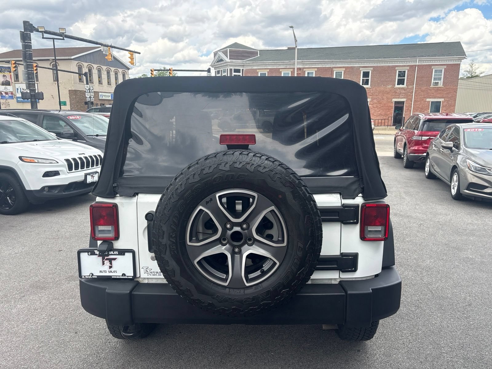 Used 2015 Jeep Wrangler Rubicon w/ Power Convenience Group AWD/4WD image 3