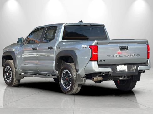 Used 2025 Toyota Tacoma TRD Off-Road AWD/4WD image 5