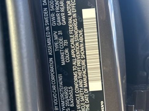 Certified 2025 Volvo XC60 B5 Plus image 28