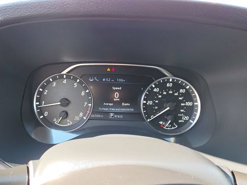 Used 2023 Nissan Frontier SV w/ Technology Package RWD image 15