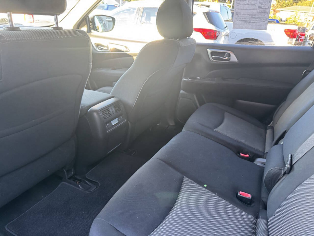 Used 2017 Nissan Pathfinder SV AWD/4WD image 18