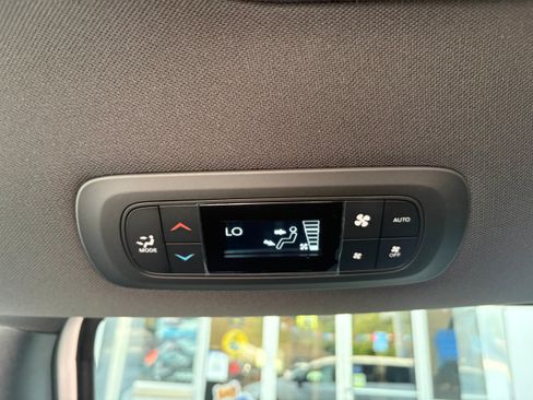 New 2027 Chrysler Pacifica Select FWD image 17