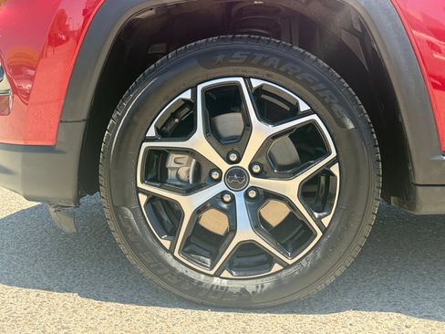 Certified 2025 Jeep Compass Limited AWD/4WD image 11