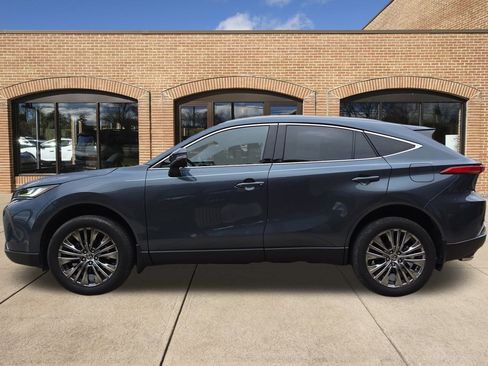 Used 2023 Toyota Venza XLE image 7