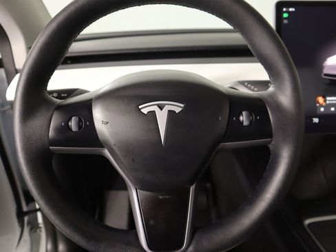 Used 2024 Tesla Model Y Long Range image 3