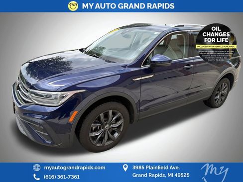Used 2022 Volkswagen Tiguan SE AWD/4WD image 3