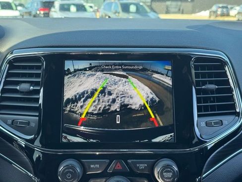 Used 2020 Jeep Grand Cherokee Limited image 4