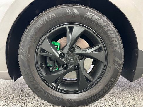 Used 2023 Hyundai Elantra SE image 23