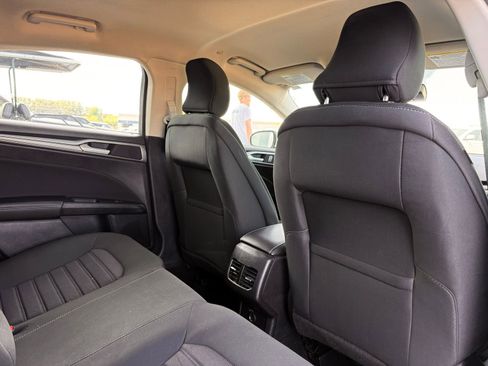 Used 2019 Ford Fusion SE FWD image 19