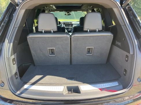 Used 2025 Cadillac XT6 Premium Luxury image 5