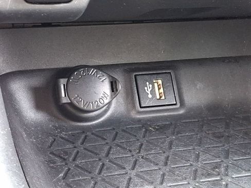 Used 2024 Toyota RAV4 XLE FWD image 24