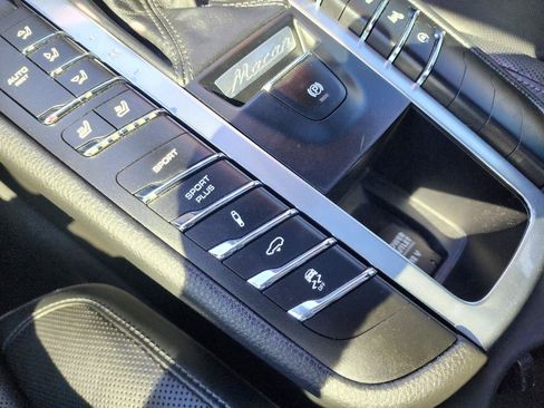 Used 2015 Porsche Macan Turbo AWD/4WD image 26