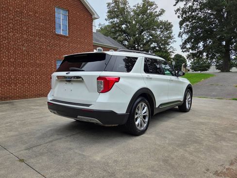 Used 2021 Ford Explorer XLT w/ Equipment Group 202A RWD image 5