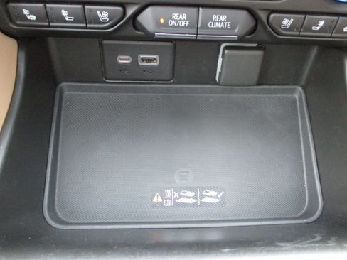 Used 2021 Chevrolet Tahoe Premier w/ Premium Package AWD/4WD image 26