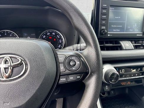 Used 2021 Toyota RAV4 XLE AWD/4WD image 19