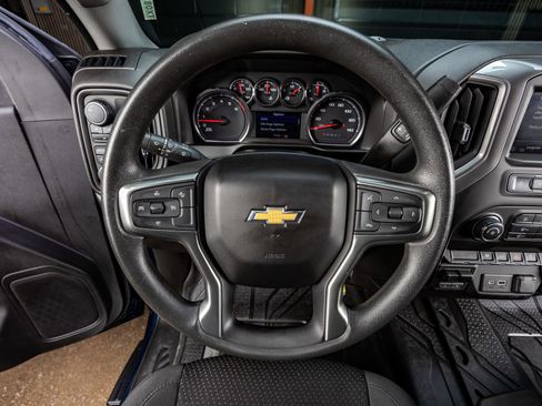 Used 2022 Chevrolet Silverado 2500 Custom w/ Custom Convenience Package image 15