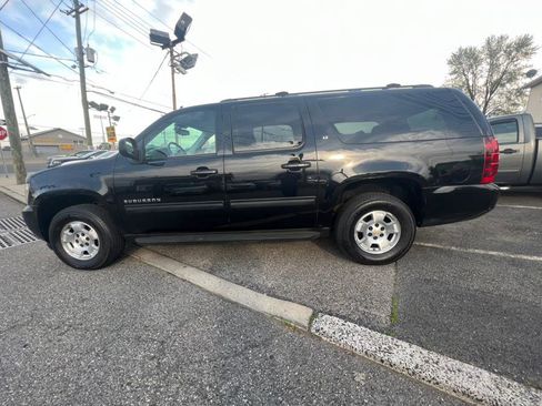 Used 2009 Chevrolet Suburban LT image 7