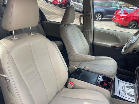 Used 2013 Toyota Sienna XLE w/ Entertainment Pkg FWD image 22