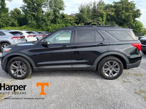 Used 2021 Ford Explorer XLT w/ Equipment Group 202A AWD/4WD image 2