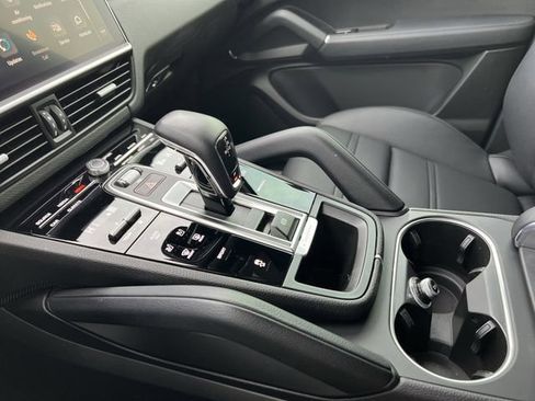 Used 2023 Porsche Cayenne image 19