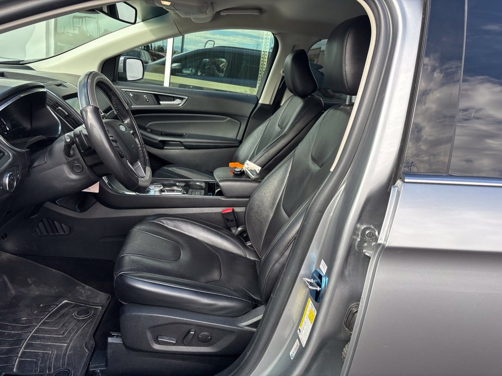 Used 2020 Ford Edge Titanium AWD/4WD image 8