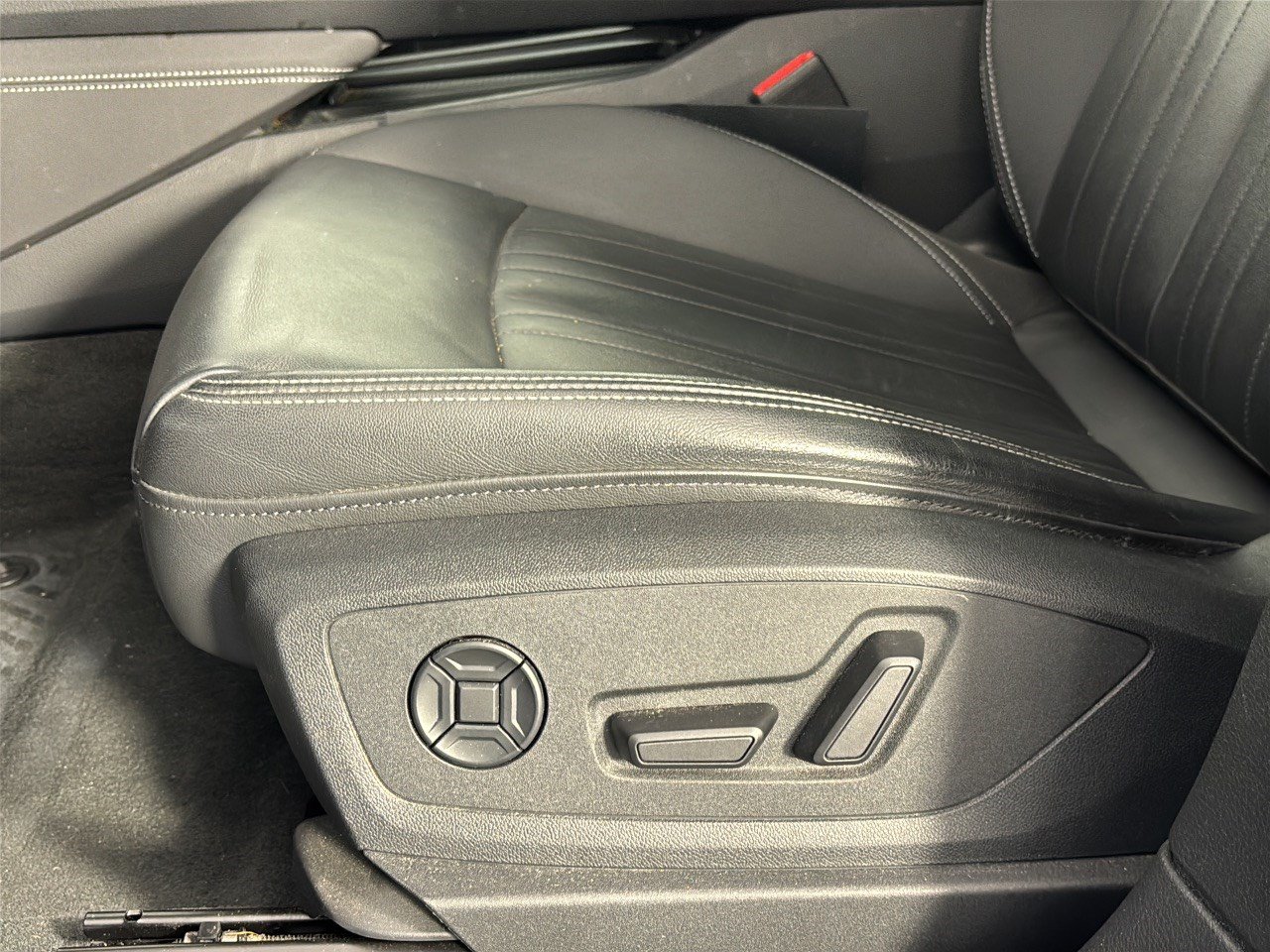 Used 2022 Audi e-tron Premium AWD/4WD image 16