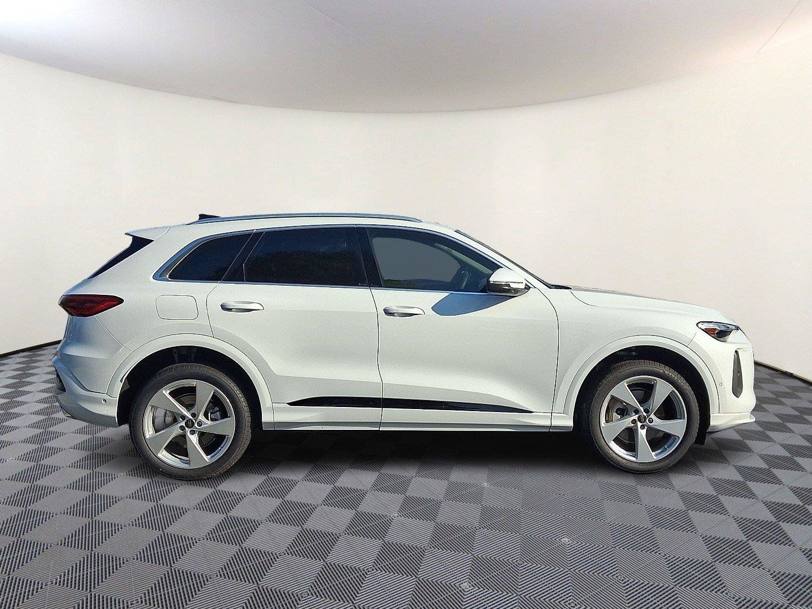 Used 2025 Audi Q5 Premium w/ Premium Plus AWD/4WD image 7