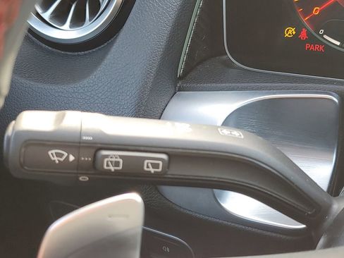 Used 2021 Mercedes-Benz GLB 250 4MATIC image 10