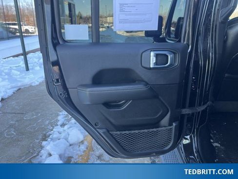 Used 2021 Jeep Wrangler Unlimited Sahara w/ LED Lighting Group image 18
