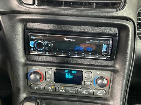 Used 2000 Chevrolet Corvette Base w/ Memory Pkg image 21