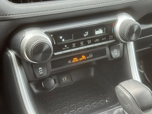 Used 2025 Toyota RAV4 LE image 20
