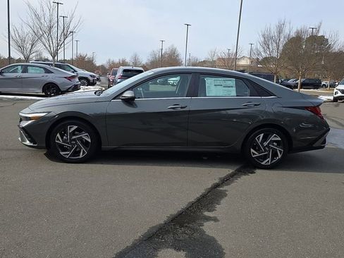 New 2026 Hyundai Elantra Limited FWD image 17