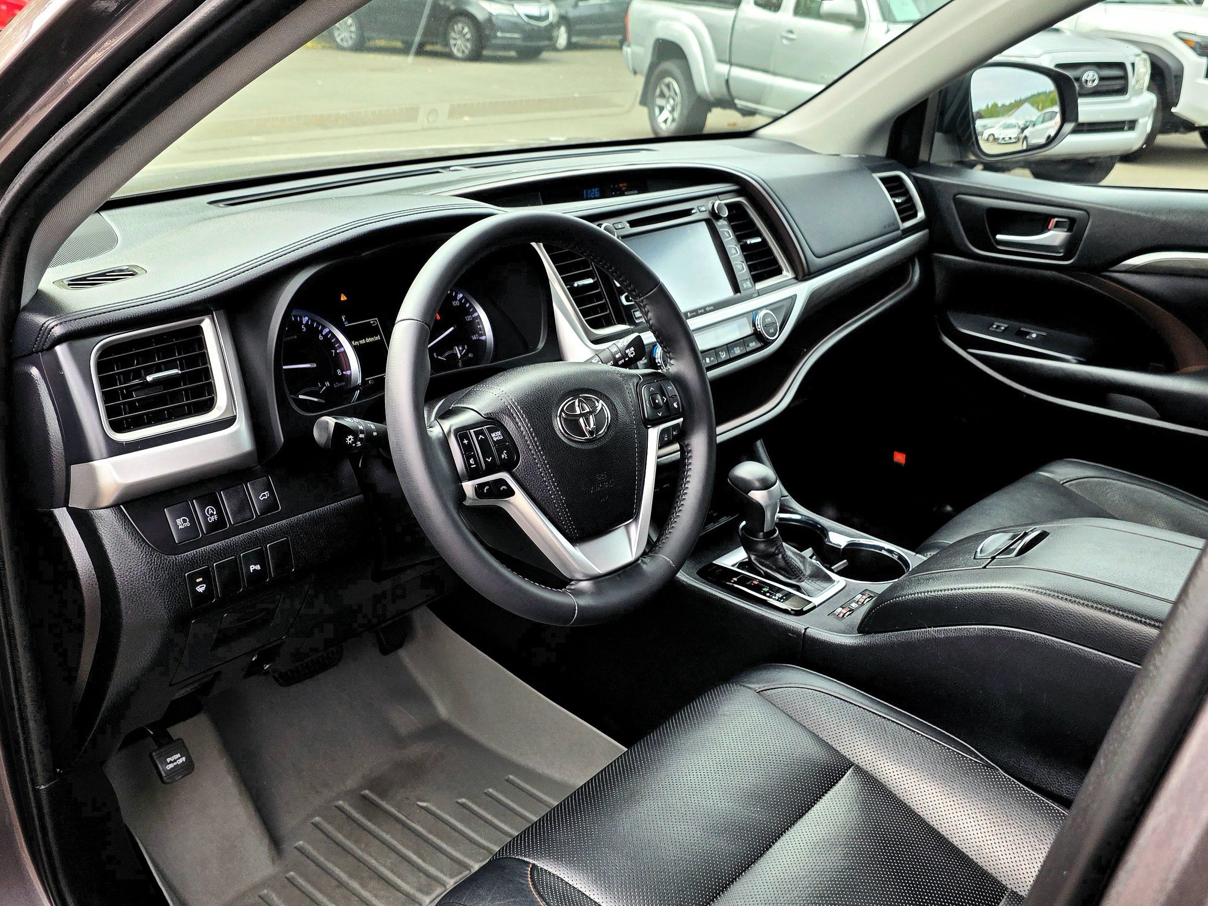 Used 2019 Toyota Highlander Limited AWD/4WD image 20