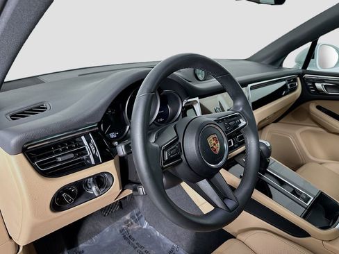 Used 2025 Porsche Macan image 4