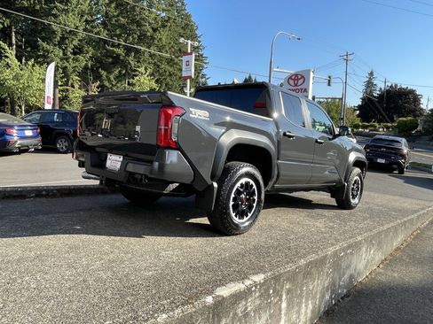 Certified 2025 Toyota Tacoma TRD Off-Road AWD/4WD image 7
