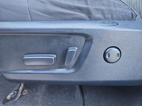 Used 2014 Toyota Tundra SR5 w/ SR5 Upgrade Package image 11