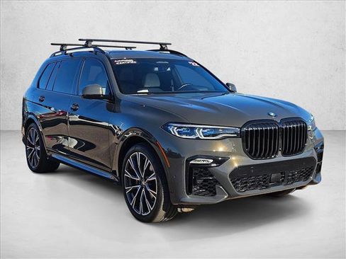 Used 2022 BMW X7 M50i w/ Dynamic Handling Package image 3