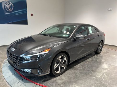 Used 2023 Hyundai Elantra Limited w/ Cargo Package image 2