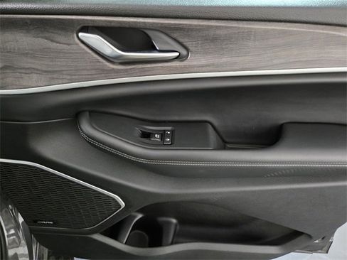 Used 2022 Jeep Grand Cherokee L Limited image 24