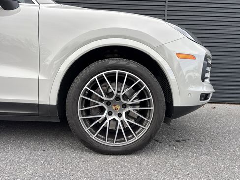 Used 2022 Porsche Cayenne image 9