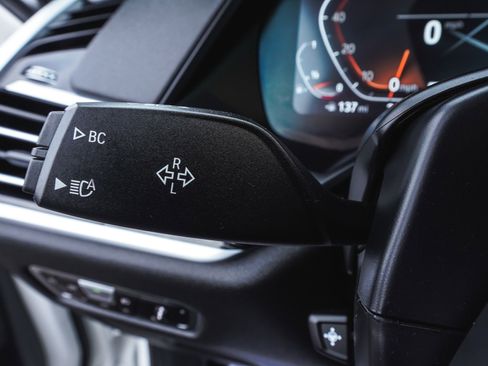 Used 2022 BMW X7 xDrive40i w/ M Sport Package image 19